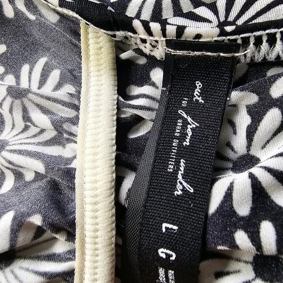 Urban Outfitters Out From Under Girl Crush Printed Bra Top White Daisy New Large - Picture 6 of 10